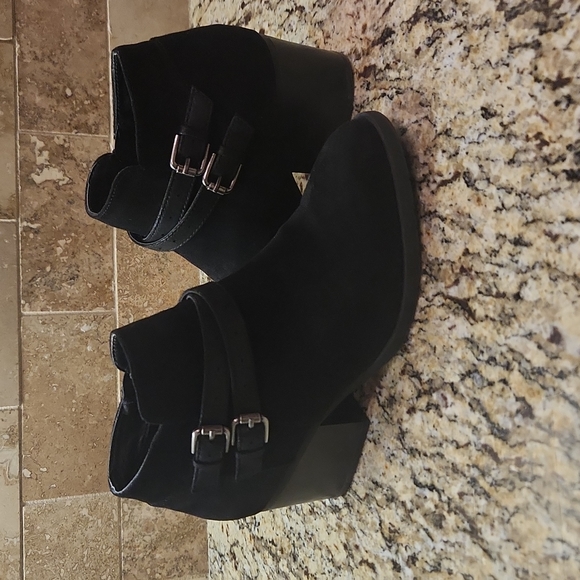 Suede double-buckle boots - Picture 1 of 3
